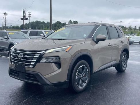 Used 2025 Nissan Rogue SV FWD image 3