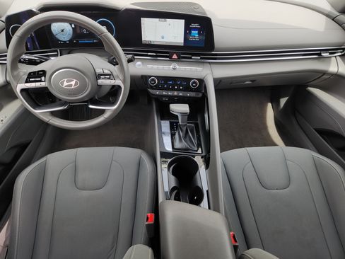 Used 2025 Hyundai Elantra SEL FWD image 27