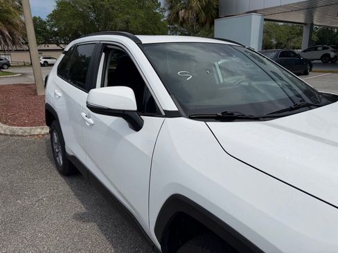 Used 2022 Toyota RAV4 XLE w/ Convenience Package FWD image 14