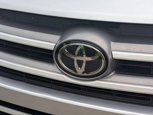 Used 2018 Toyota Highlander XLE AWD/4WD image 9