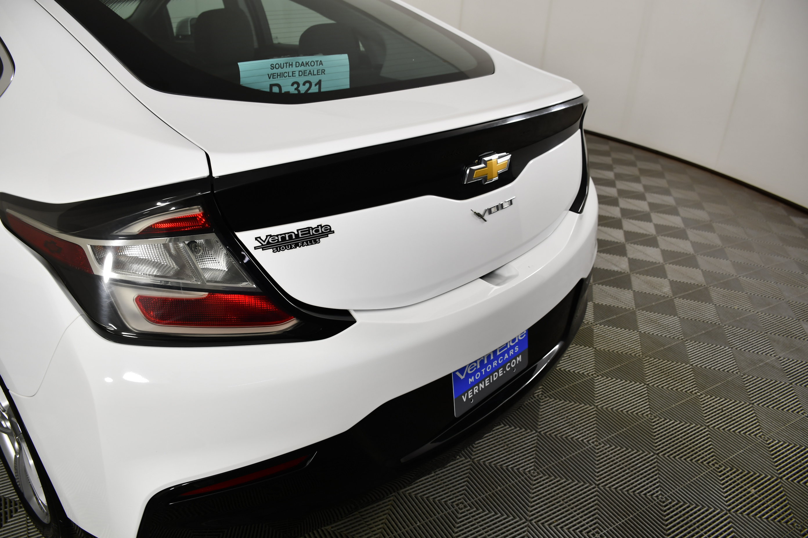 Used 2018 Chevrolet Volt LT w/ Comfort Package FWD image 15