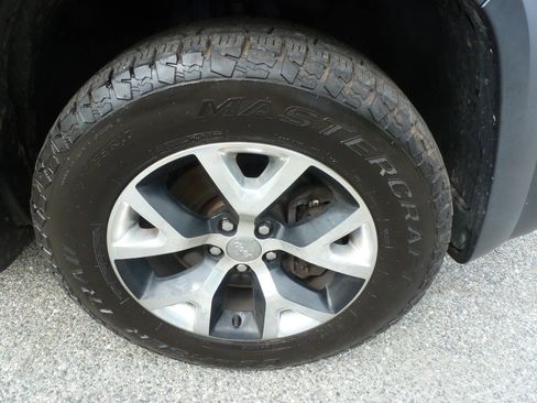 Used 2014 Jeep Cherokee Trailhawk AWD/4WD image 15