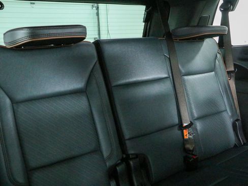 Used 2025 GMC Yukon AT4 w/ AT4 Premium Plus Package AWD/4WD image 35