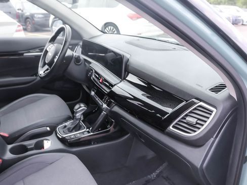 Used 2025 Kia Seltos S AWD/4WD image 34