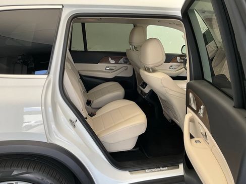 Used 2024 Mercedes-Benz GLS 450 4MATIC image 8