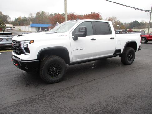 New 2026 Chevrolet Silverado 2500 ZR2 image 8