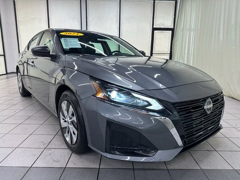 Used 2024 Nissan Altima 2.5 S image 2
