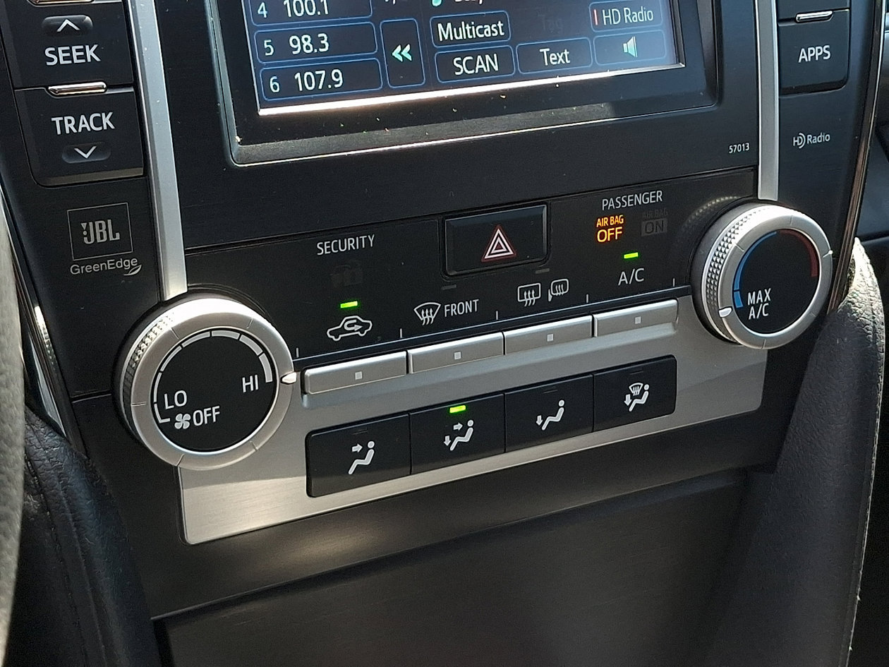 Used 2012 Toyota Camry SE w/ Leather Pkg FWD image 16