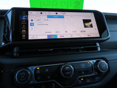 New 2025 Jeep Gladiator Sport image 23