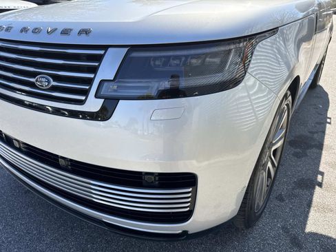 Certified 2024 Land Rover Range Rover SV image 9