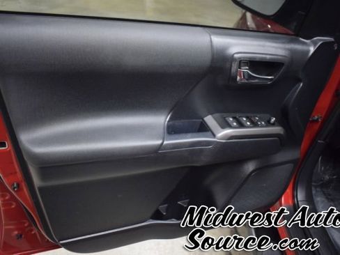 Used 2021 Toyota Tacoma TRD Off-Road w/ Technology Package image 12