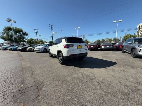 Used 2025 Jeep Compass Trailhawk AWD/4WD image 9