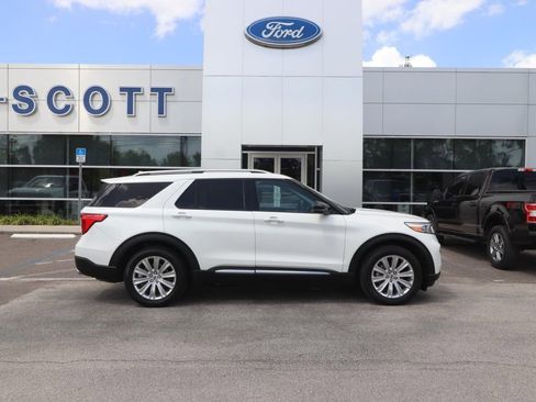 Certified 2022 Ford Explorer Limited w/ Limited Technology Package RWD image 17