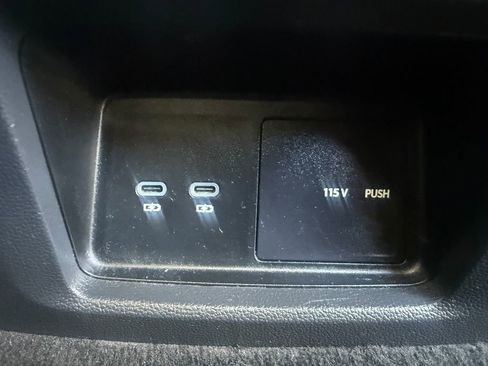 Used 2025 Volkswagen Atlas SE AWD/4WD image 24