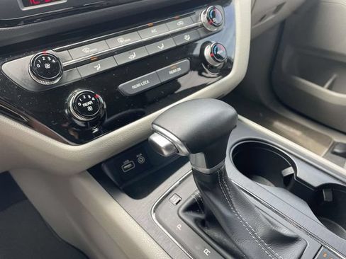 Used 2018 Kia Sedona LX w/ LX Essentials Premium Package FWD image 31