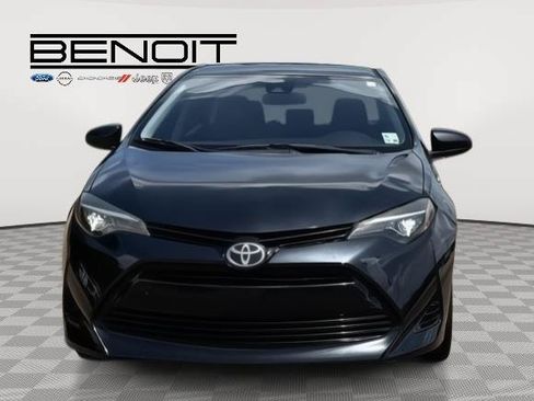 Used 2018 Toyota Corolla LE FWD image 2