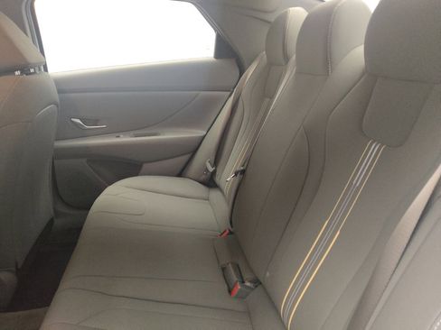 Used 2025 Hyundai Elantra Sport FWD image 18