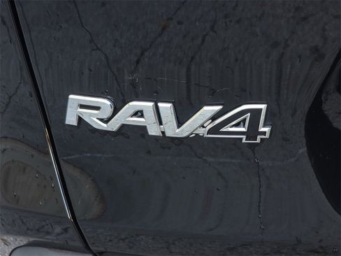 Used 2019 Toyota RAV4 LE image 13