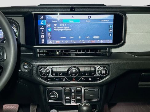 Certified 2024 Jeep Wrangler Unlimited w/ Convenience Group AWD/4WD image 11