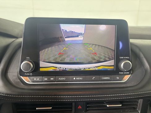 Used 2023 Nissan Rogue SV image 17