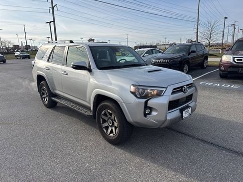 Used 2024 Toyota 4Runner TRD Off-Road Premium image 5