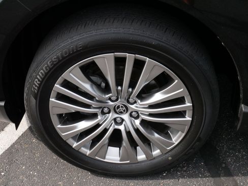 Used 2023 Toyota Venza Limited AWD/4WD image 15