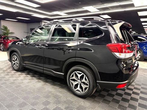 Used 2020 Subaru Forester Premium AWD/4WD image 9