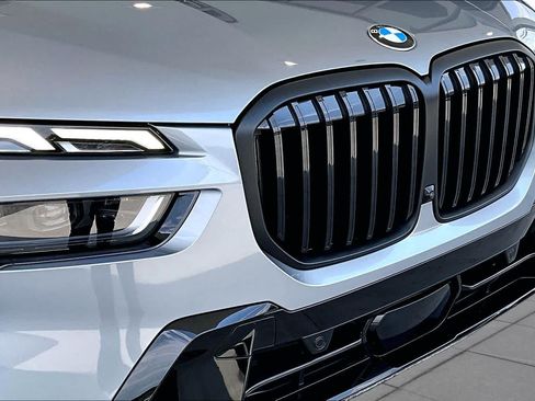 Used 2025 BMW X7 xDrive40i w/ M Sport Package AWD/4WD image 29