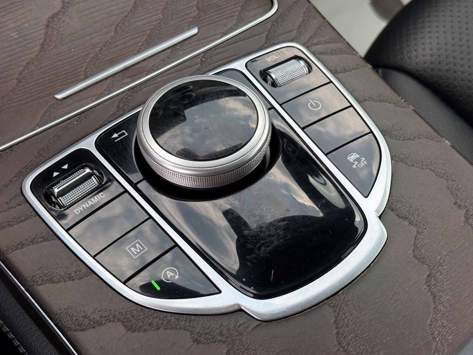 Used 2019 Mercedes-Benz GLC 300 4MATIC w/ Premium Package image 24