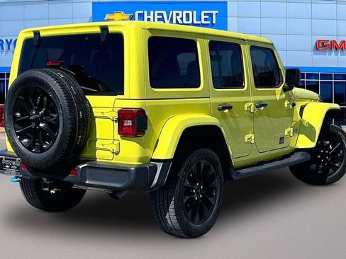 Used 2022 Jeep Wrangler Unlimited Sahara AWD/4WD image 5