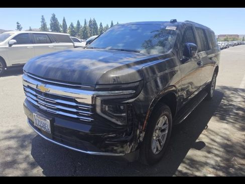 Used 2025 Chevrolet Suburban LS RWD image 3