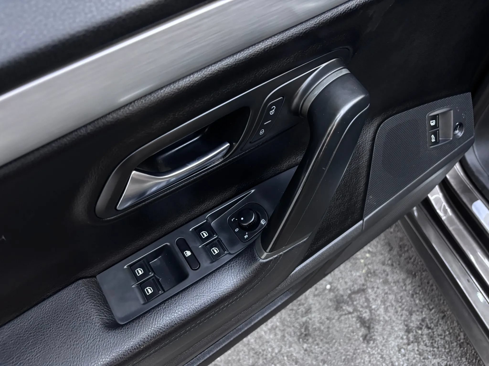 Used 2014 Volkswagen CC R-Line FWD image 19