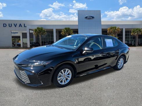 Used 2025 Toyota Camry LE image 8