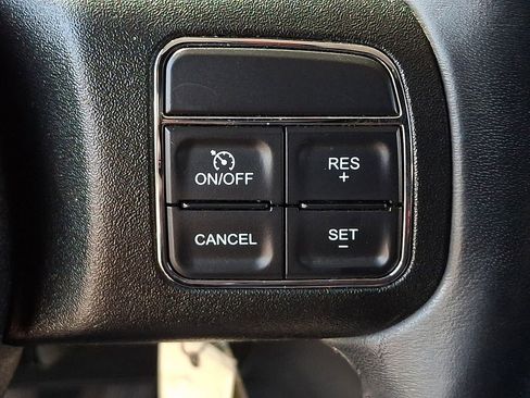 Used 2018 Jeep Wrangler Unlimited Sahara w/ Connectivity Group AWD/4WD image 19