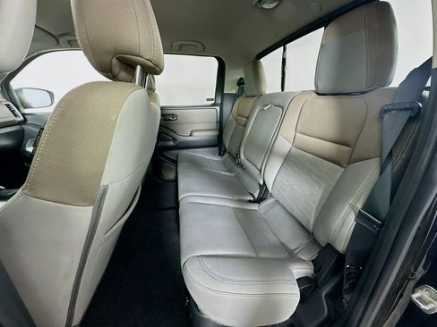 Used 2022 Nissan Frontier SV image 26