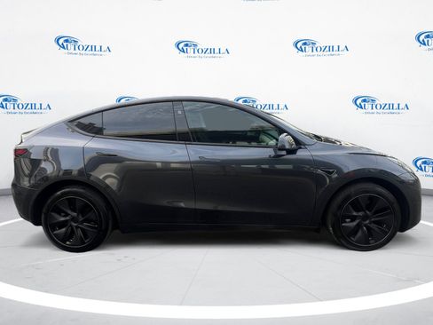 Used 2025 Tesla Model Y Long Range RWD image 6
