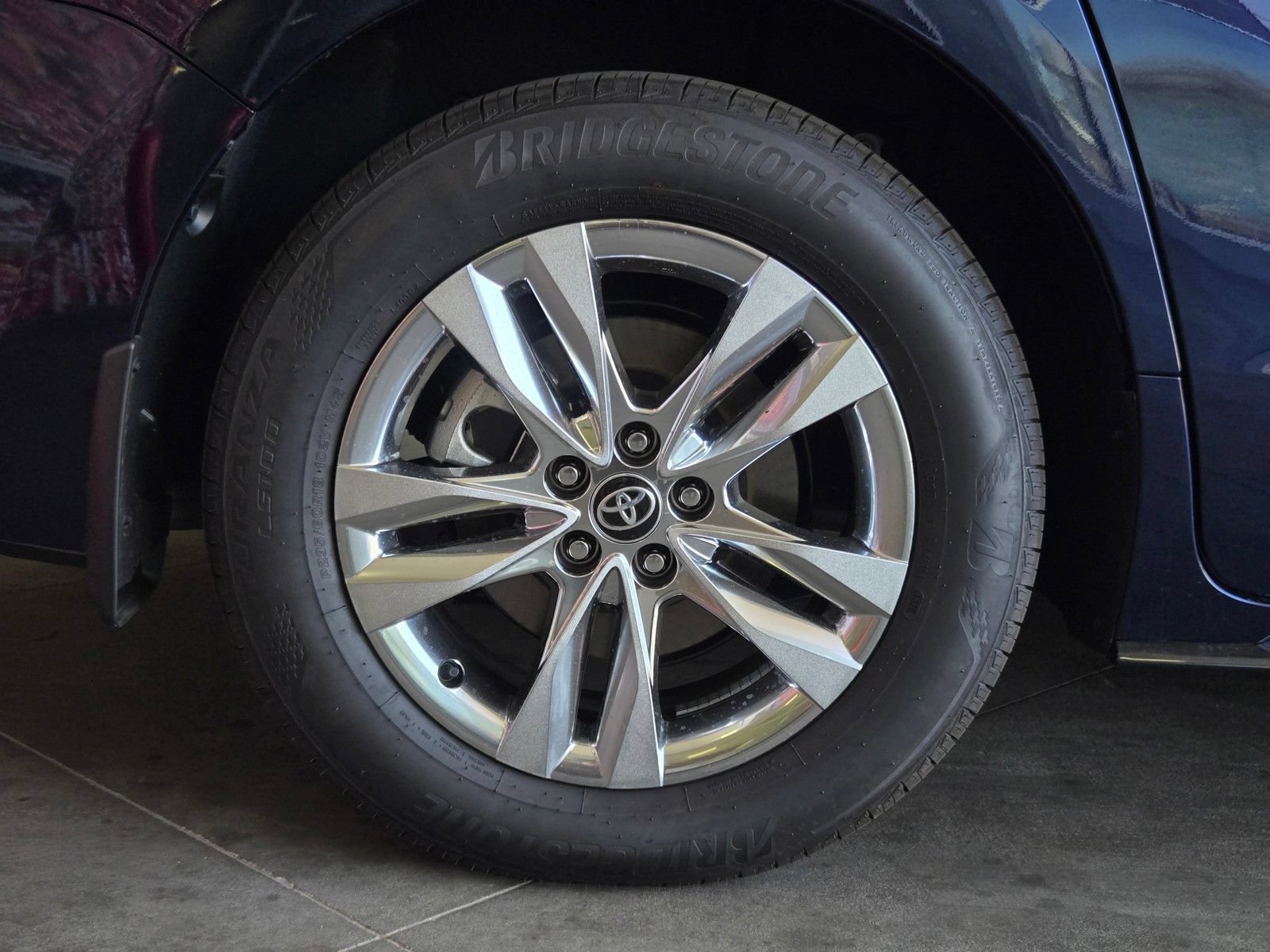 Certified 2026 Toyota Sienna Limited FWD image 5