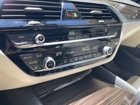 Used 2023 BMW 530i xDrive w/ Premium Package AWD/4WD image 9