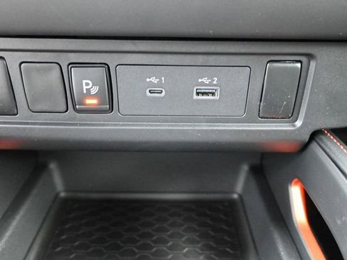 Used 2025 Nissan Frontier PRO-4X image 14