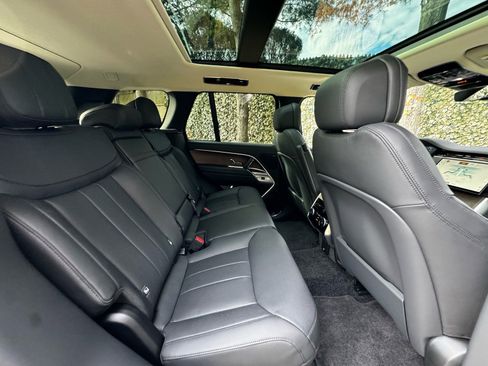 Used 2025 Land Rover Range Rover SE image 22