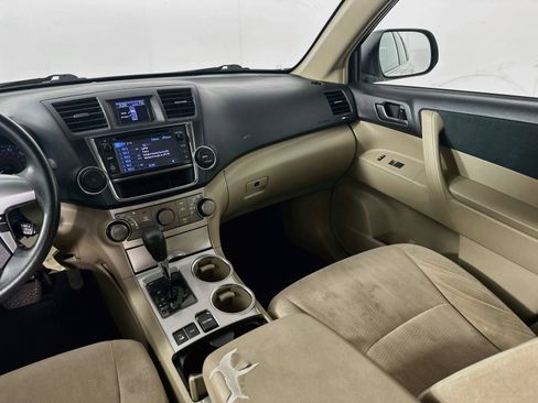 Used 2013 Toyota Highlander 4WD w/ Cold Weather Pkg image 25