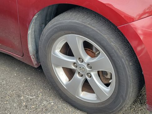 Used 2013 Toyota Sienna L w/ Towing Pkg image 4