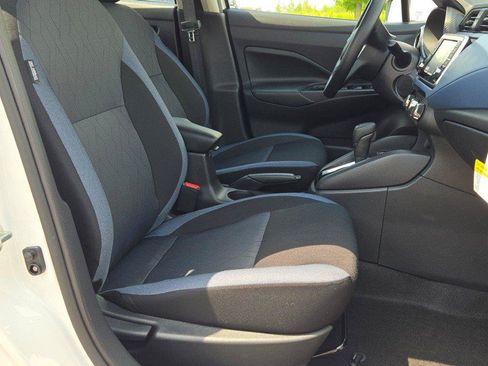 Used 2025 Nissan Versa SV FWD image 4