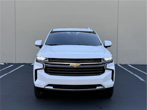 Used 2023 Chevrolet Suburban LT image 2