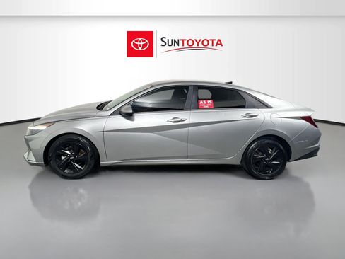 Used 2022 Hyundai Elantra SEL w/ Preferred Accessory Package FWD image 7