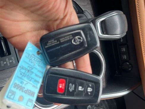 Used 2020 Toyota Highlander Platinum image 44