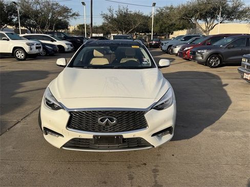 Used 2017 INFINITI QX30 Premium w/ Navigation Package image 2
