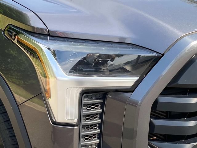 Used 2022 Toyota Tundra SR5 w/ SR5 Premium Package RWD image 4