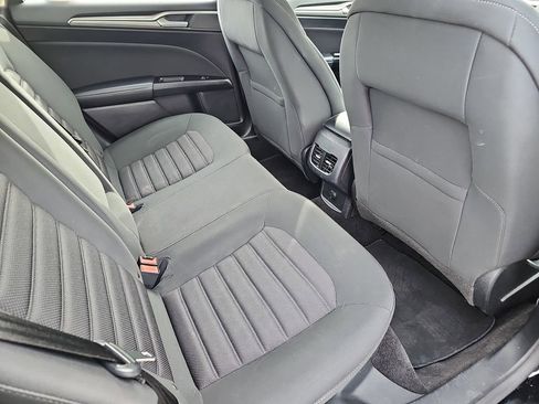 Used 2017 Ford Fusion SE w/ Fusion SE Technology Package image 13