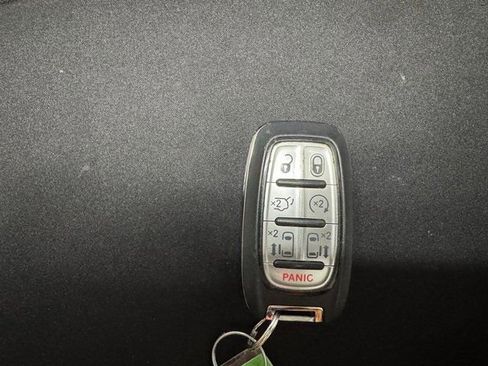 Used 2024 Chrysler Pacifica Touring-L image 35